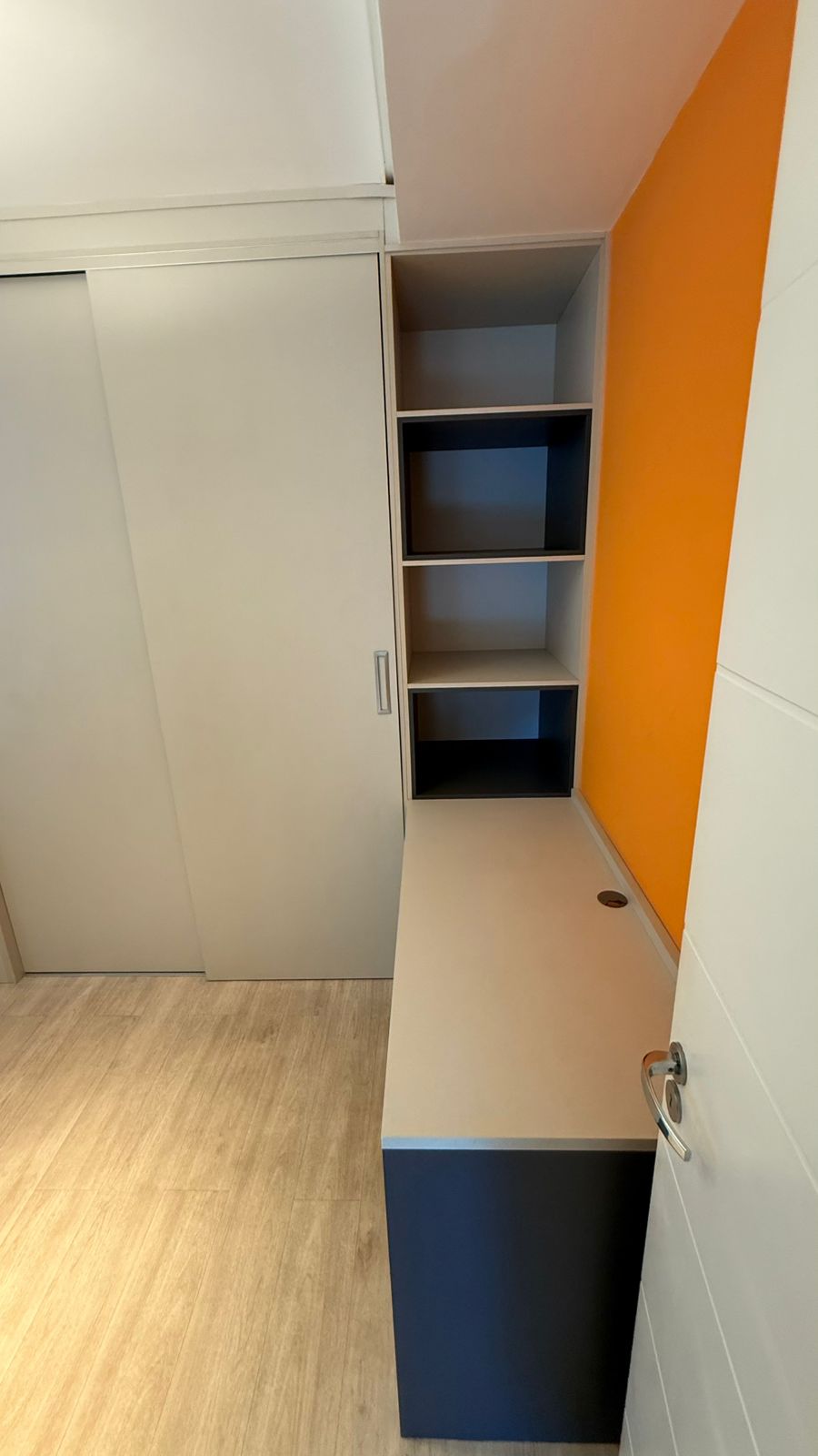 Quarto com armários planejados